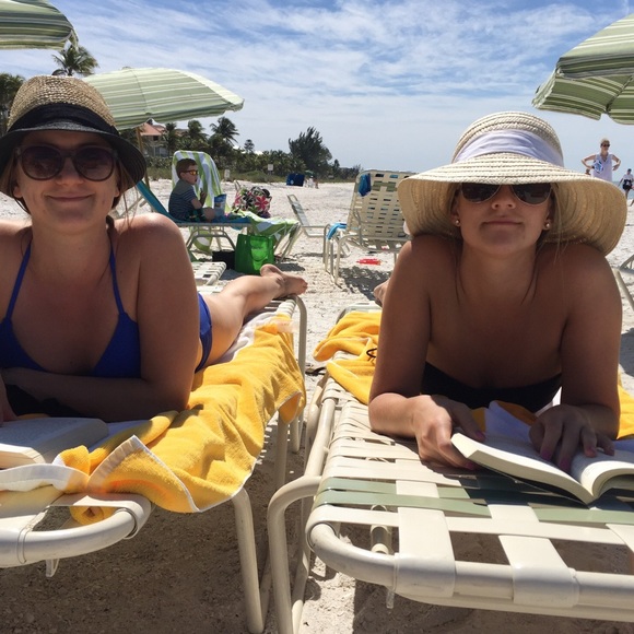 Meet your Poshers Tess and Tay! - Picture 3 of 3